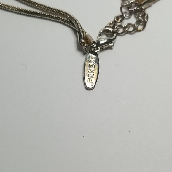 Avenue brushed goldtone necklace - Picture 3 of 5